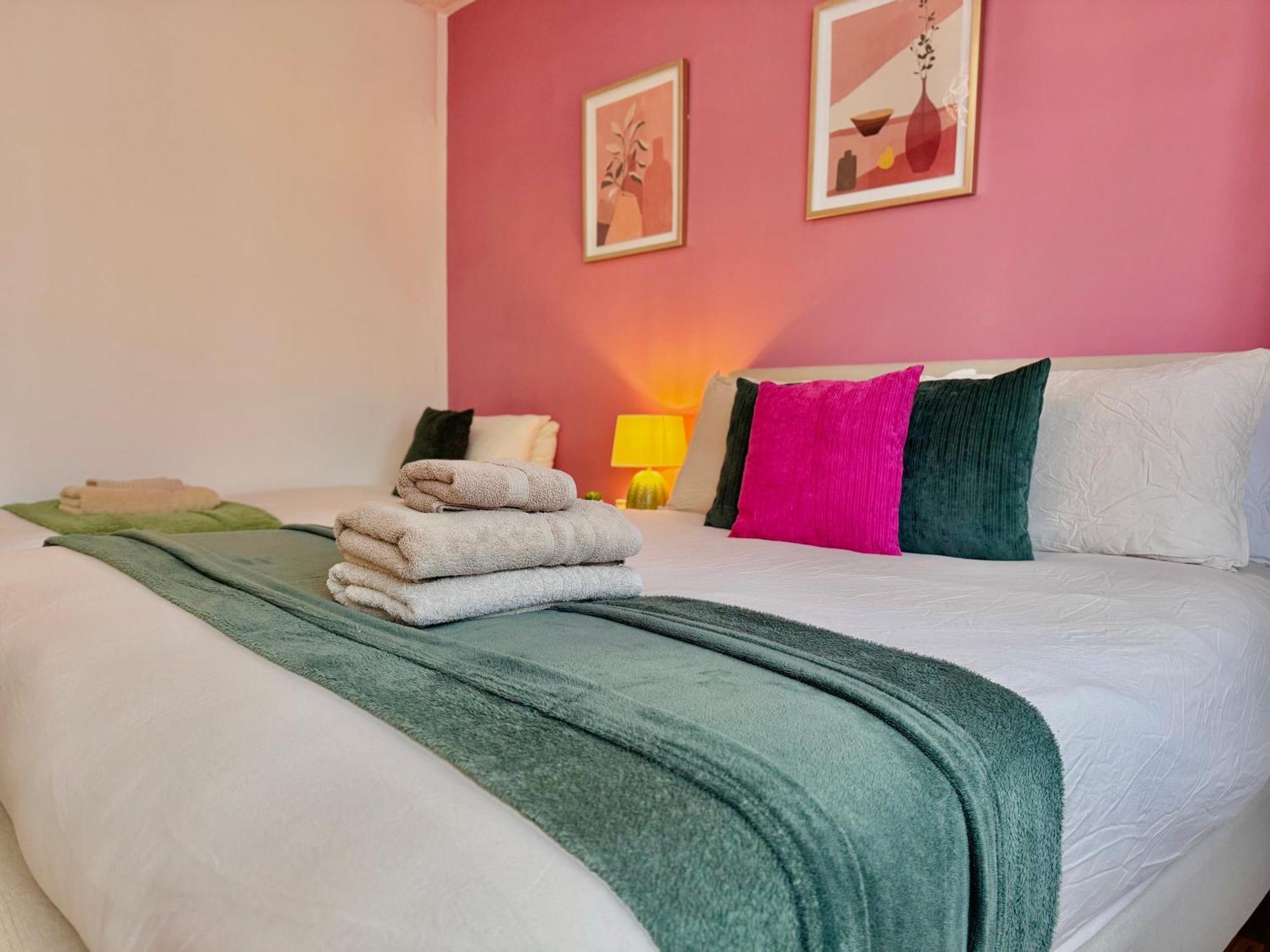 Modern 1-bed 30min To & Parking * Londres