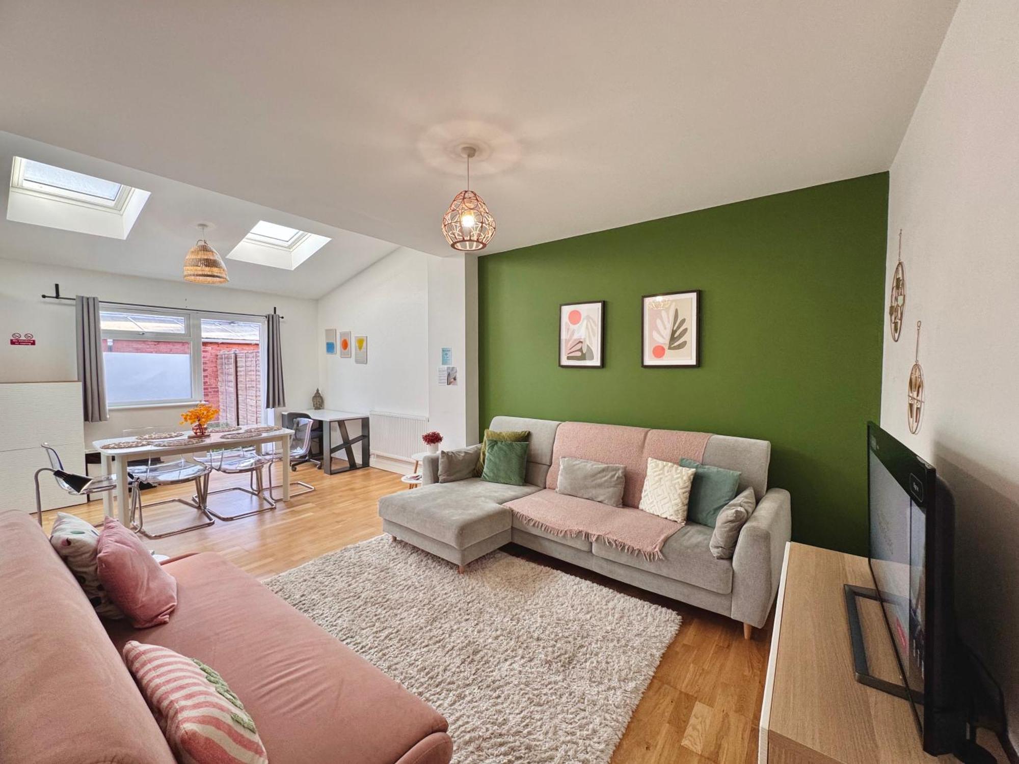 Modern 1-bed 30min To & Parking Apartamento *