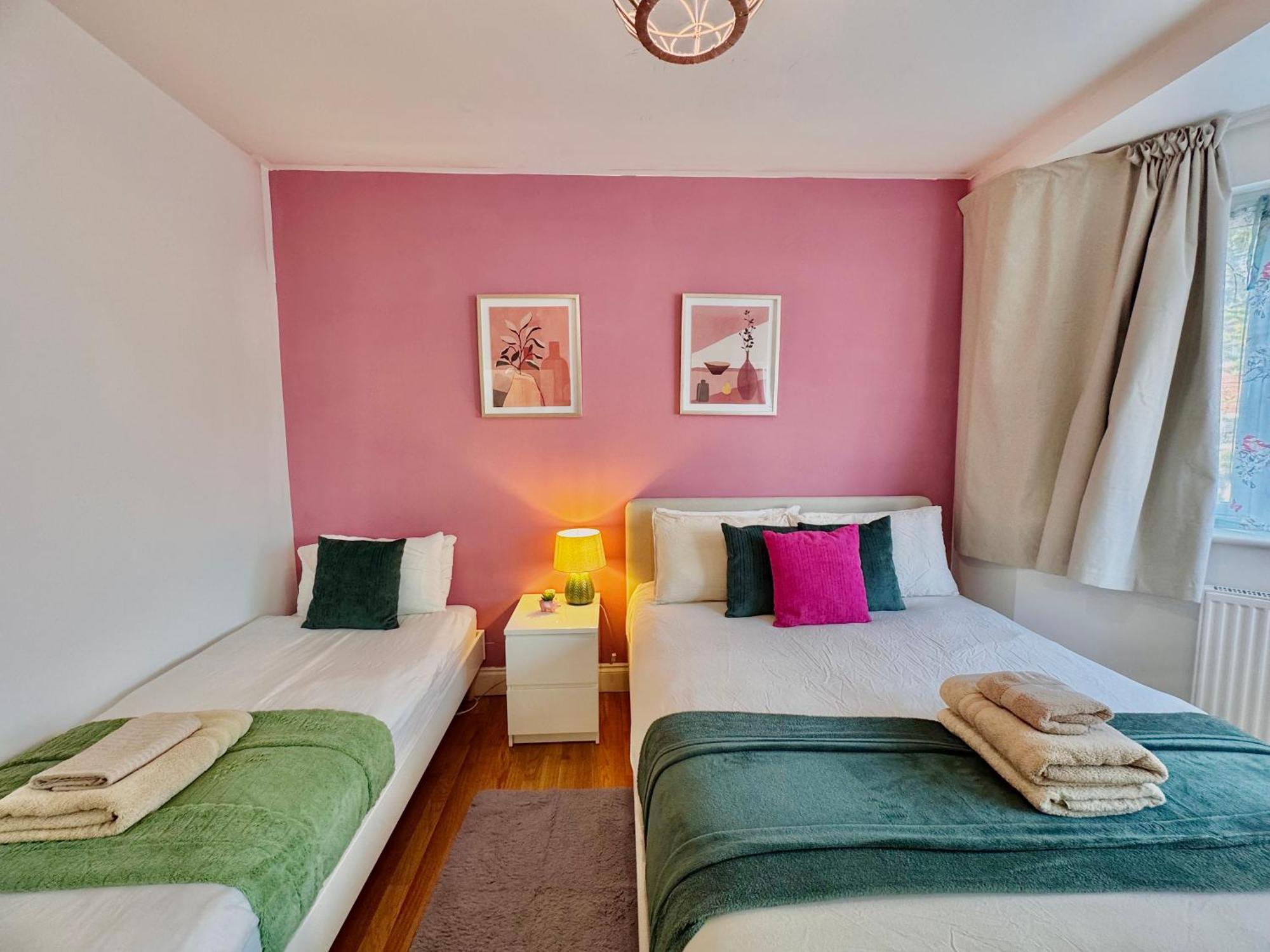 Modern 1-bed 30min To & Parking Apartamento *
